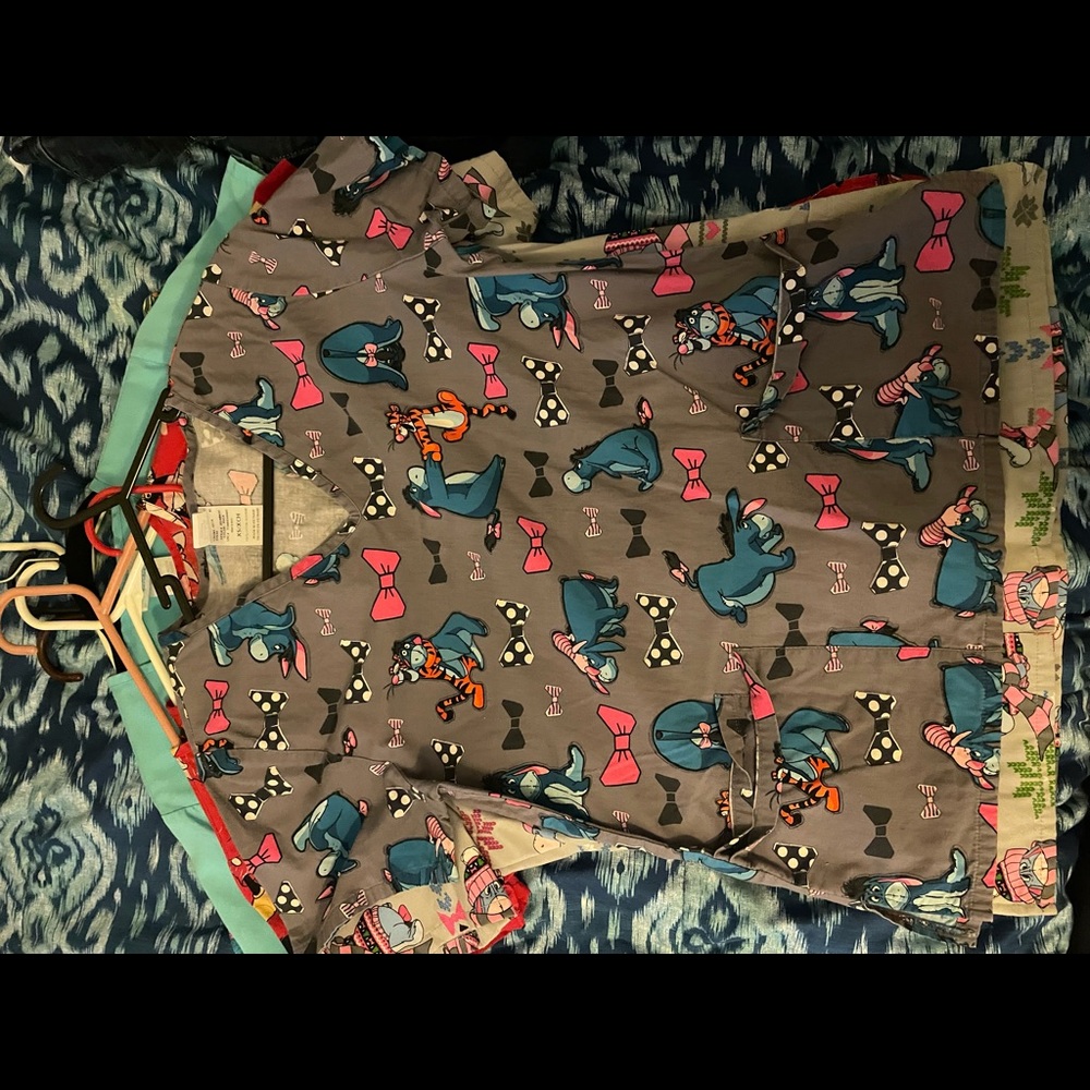Eeyore & Tiger XS scrub top